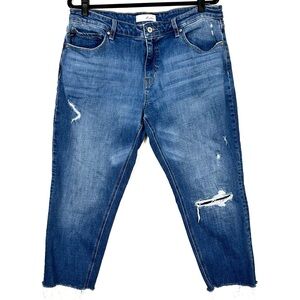 KANCAN distressed ankle crop jeans E8